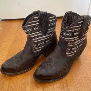 ARIAT Cowgirl Booties - Size 9